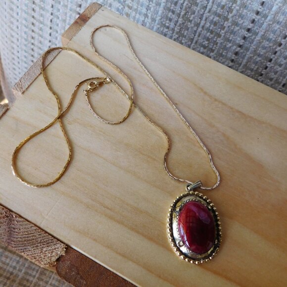Ladies Stunning Red Stone Pendant Necklace - Picture 4 of 4